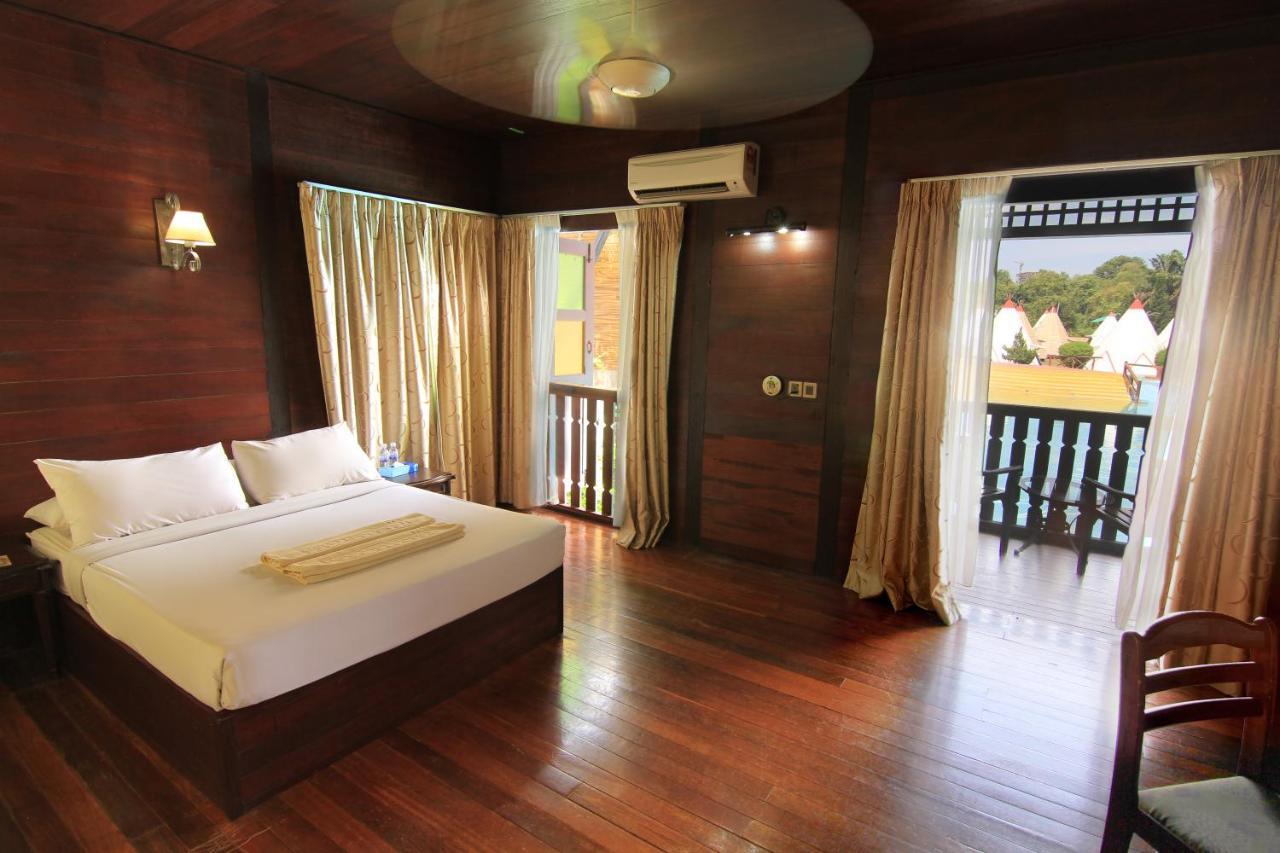 Eagle Ranch Resort Port Dickson Exterior photo