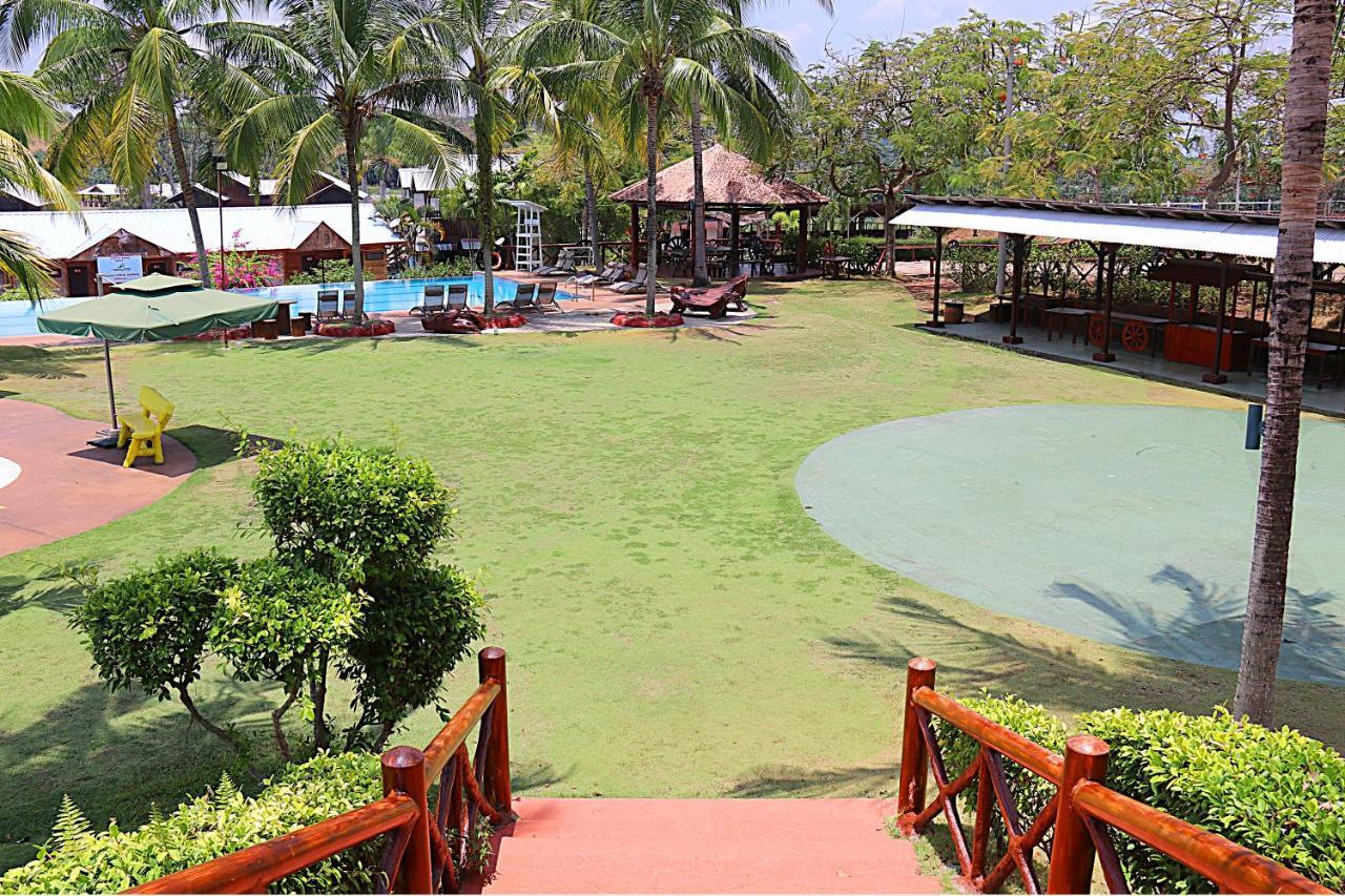 Eagle Ranch Resort Port Dickson Exterior photo