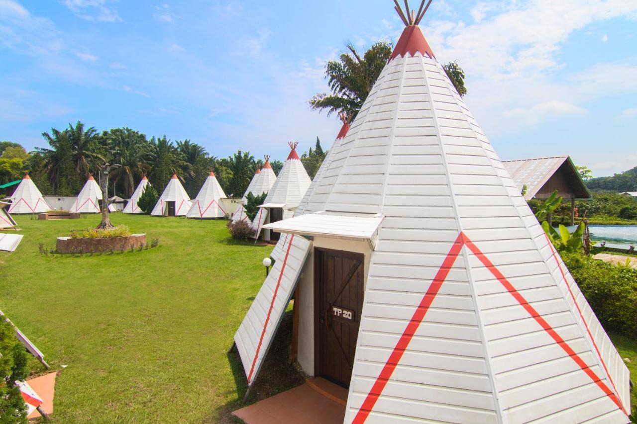 Eagle Ranch Resort Port Dickson Exterior photo